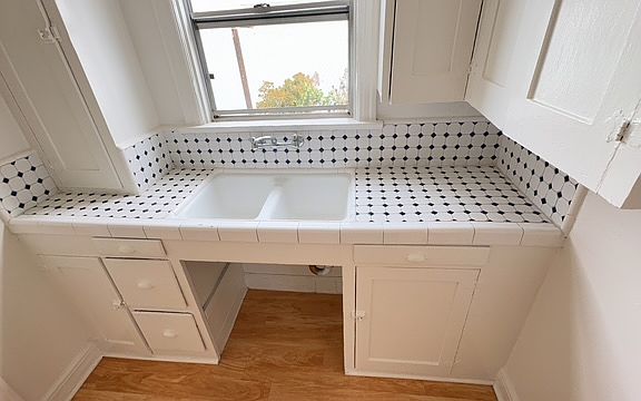 4th image of 1404 Edgecliffe Dr #1404
