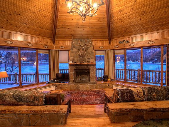 4th image of 468 Mirror Lake Dr