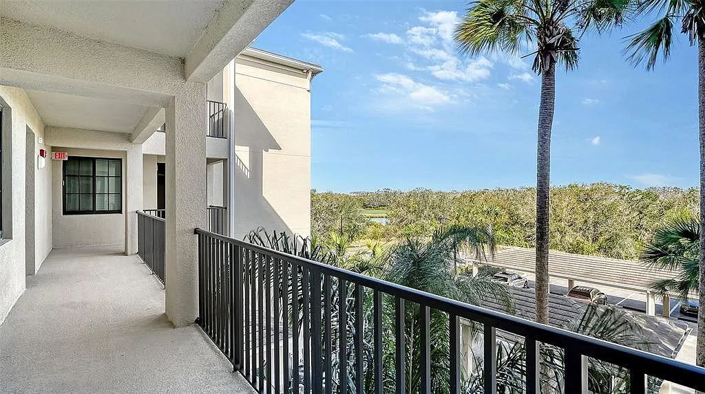 3 bed, 2.0 bath, 1286 sqft, $3,000 — Photo 3