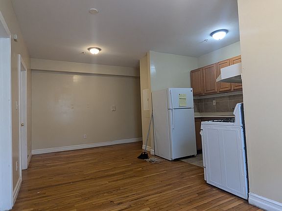3rd image of 672 Congress Ave APT 8