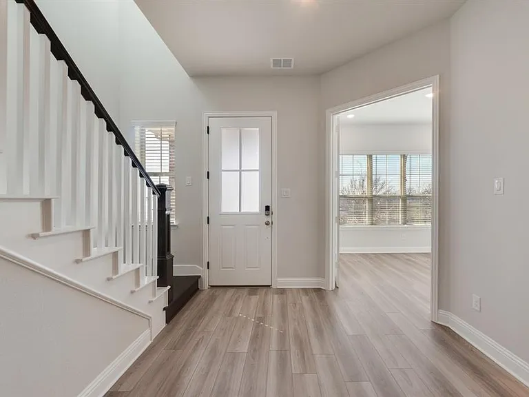 7009 Sunset Blvd — Photo 4