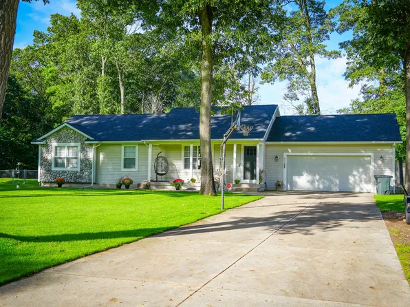 2063 Rambling Oak Dr, Muskegon, MI 49445