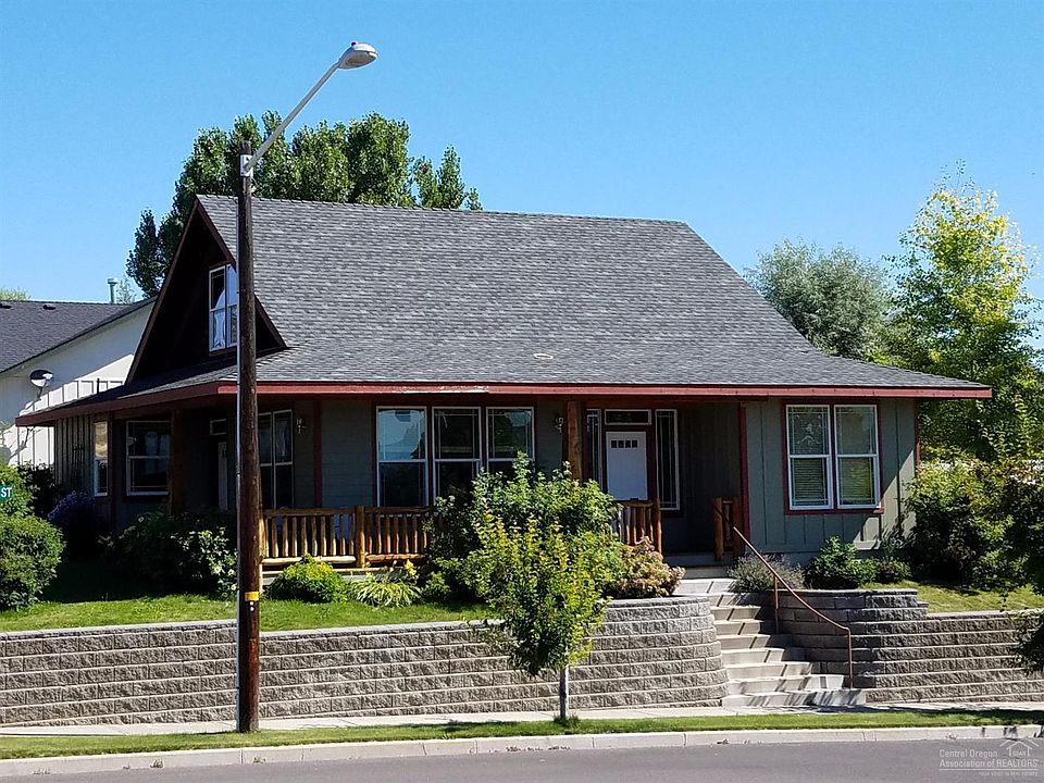 1st image of 723 NE Aspen St