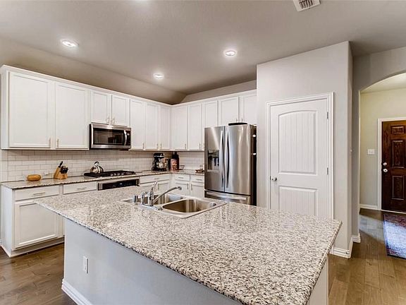 White Kitchen Cabinets