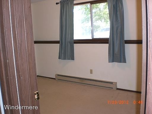 3rd image of 380 NW Robert St Lowr B