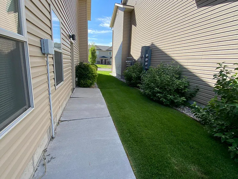 642 Trejo St — Photo 31