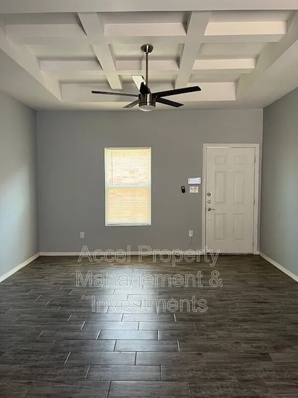 3 bed, 2.0 bath, 945 sqft, $1,000 — Photo 2