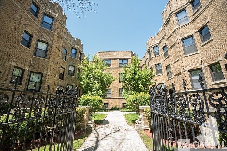 1st image of 622 W Stratford Pl #26-2W