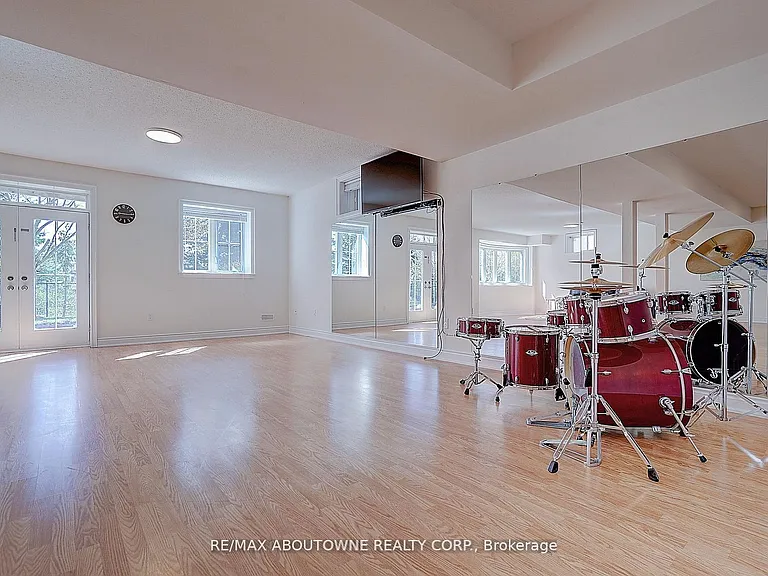 16 Gracedale Dr — Photo 36