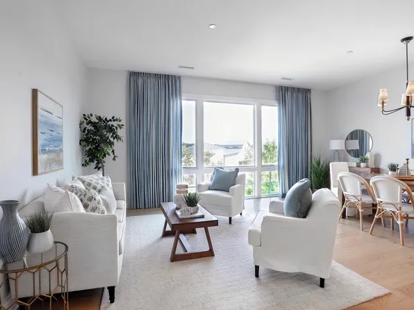 10 Shipyard Dr Unit 317, Hingham, MA 02043
