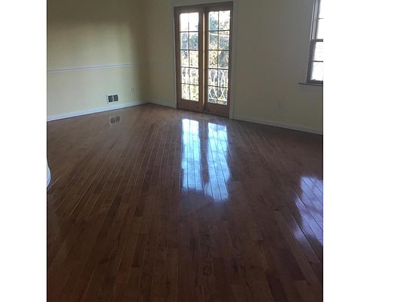 5th image of 990 Sheldon Ave #2