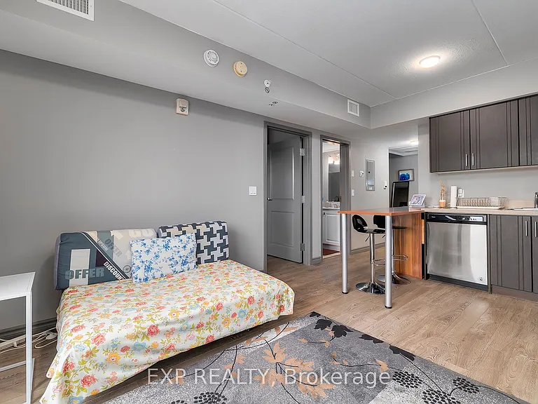321 Spruce St #211 — Photo 4