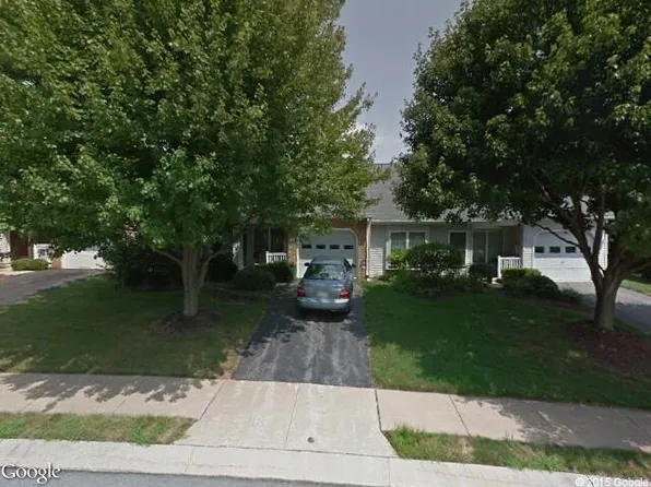 27 Burr Oak Dr, Millersville, PA 17551