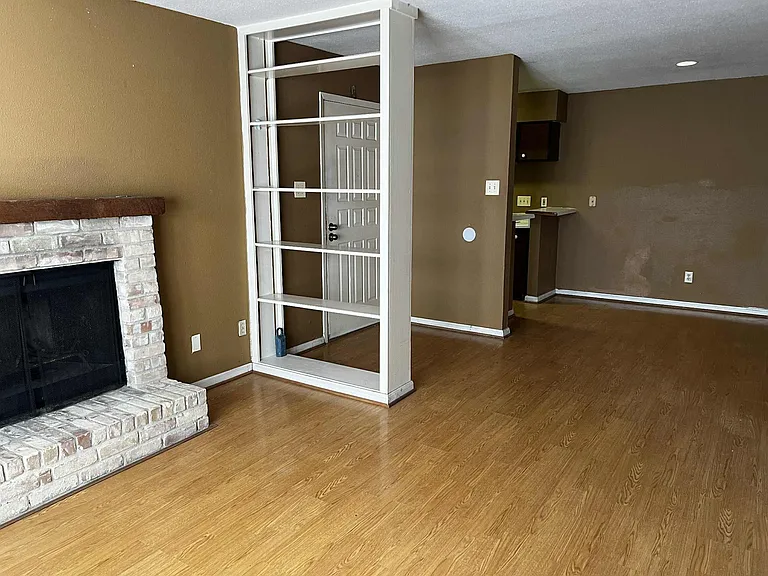 2100 Wilcrest Dr #114 — Photo 3