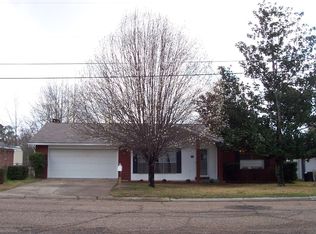706 Monterrey Ln, Hattiesburg, MS 39402