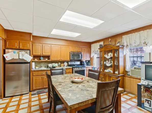 457 6th Street image 6 of 16