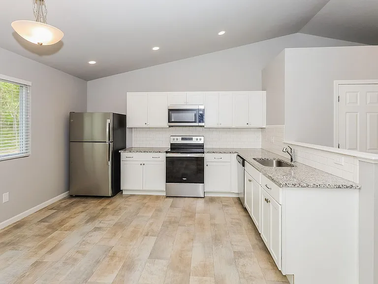 5233 Bittersweet Dr — Photo 11
