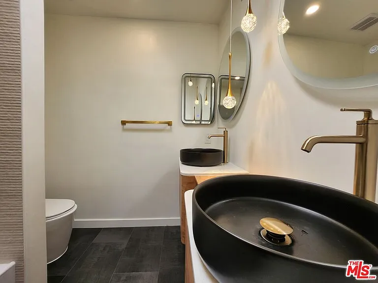 529 N Market St #8 — Photo 16