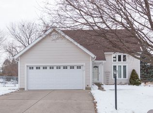 312 N Oltendorf Rd, Streamwood, IL 60107