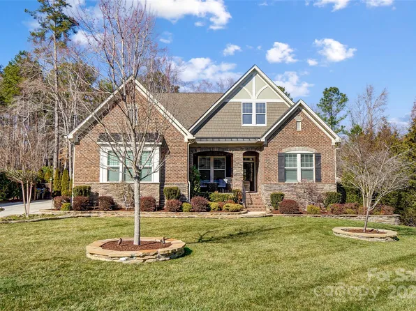 215 Wesley Manor Dr, Matthews, NC 28104