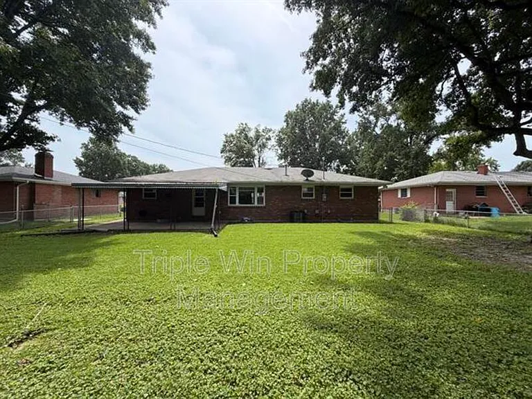 1871 Shardell Dr — Photo 6