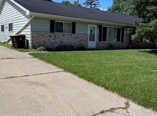 188-194 Grand Manor Dr, Grand Ledge, MI 48837
