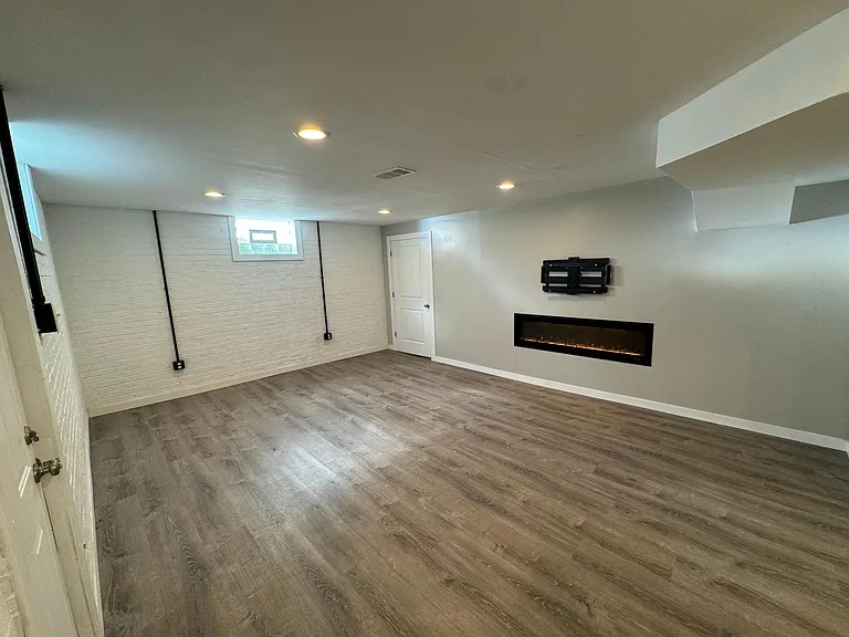 1803 Avonlea Ave — Photo 29