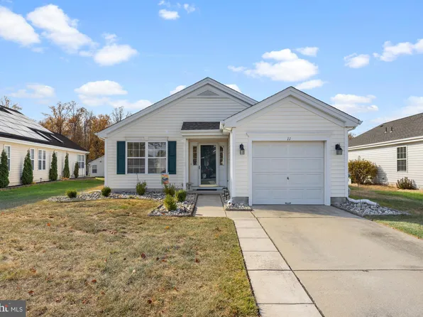 11 Autumn Ln, Sewell, NJ 08080