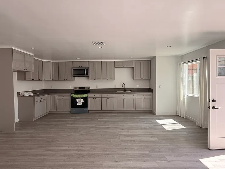 6750 S Arlington Ave — Photo 8