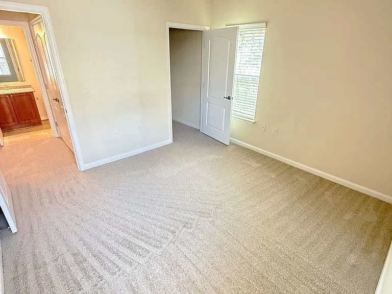 Clairmont at Farmgate — Photo 51