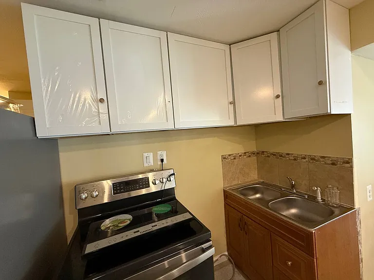 14696 Stratford Dr — Photo 5