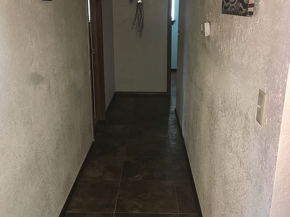 5th image of 703 Gardenia St