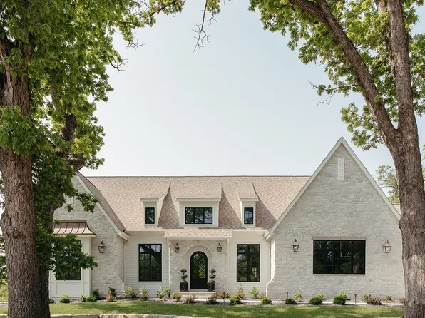 3618 Oakmont Ct, West Des Moines, IA 50265