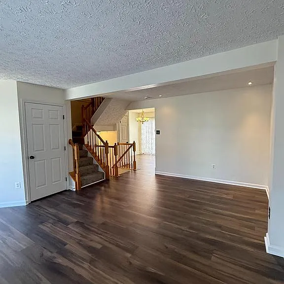 1064 Jeanett Way — Photo 3