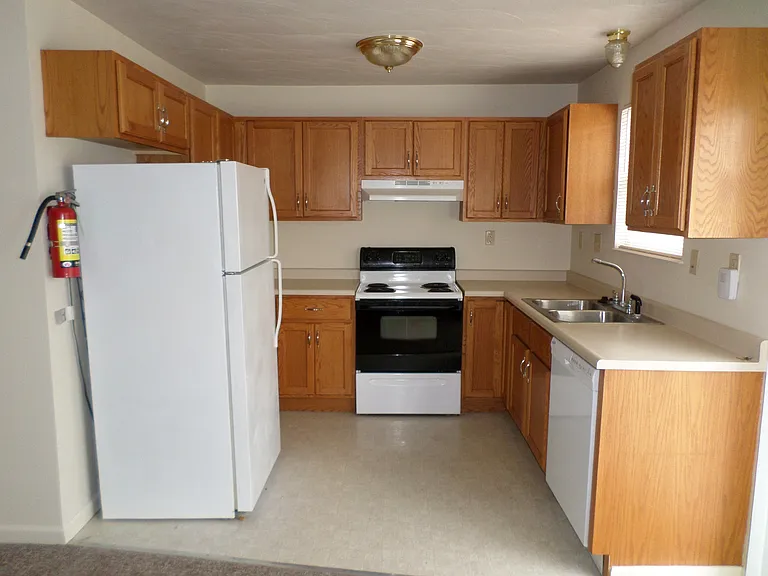 56 Highland Hills Dr #1 — Photo 5