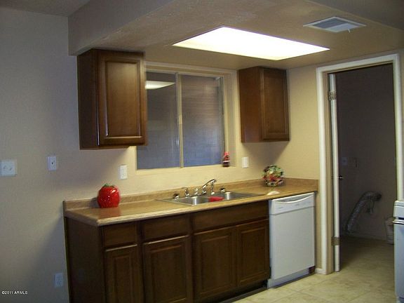 3rd image of 401 E Ocotilla St