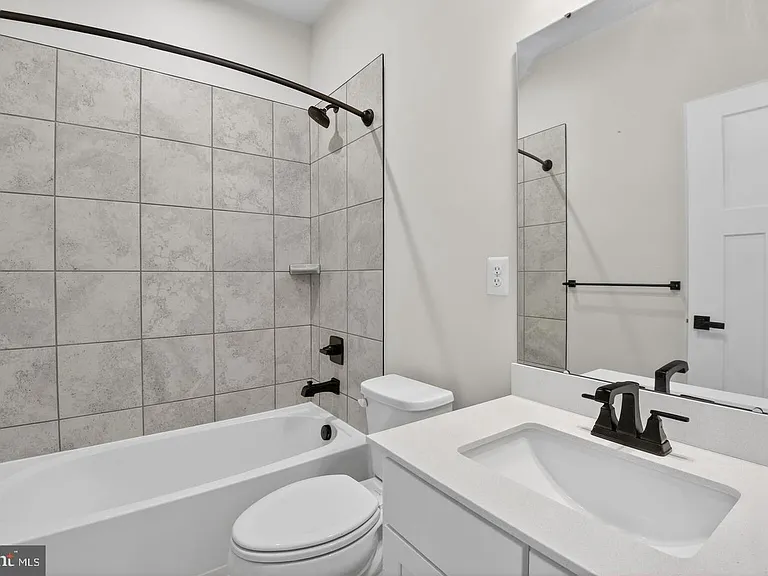 19753 Green Village Dr — Photo 23