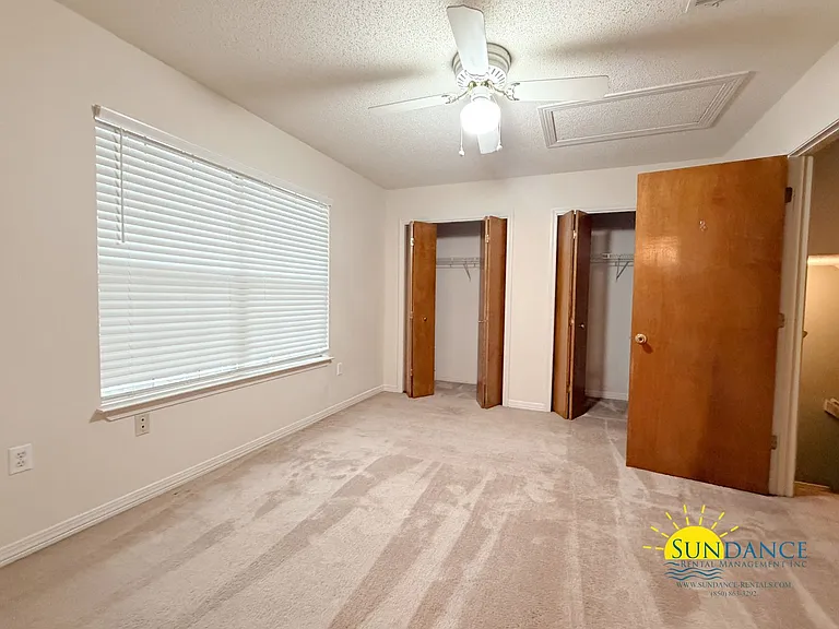 946 Ashley Ln #B — Photo 16