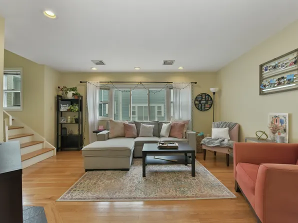 335 W 4th St, South Boston, MA 02127