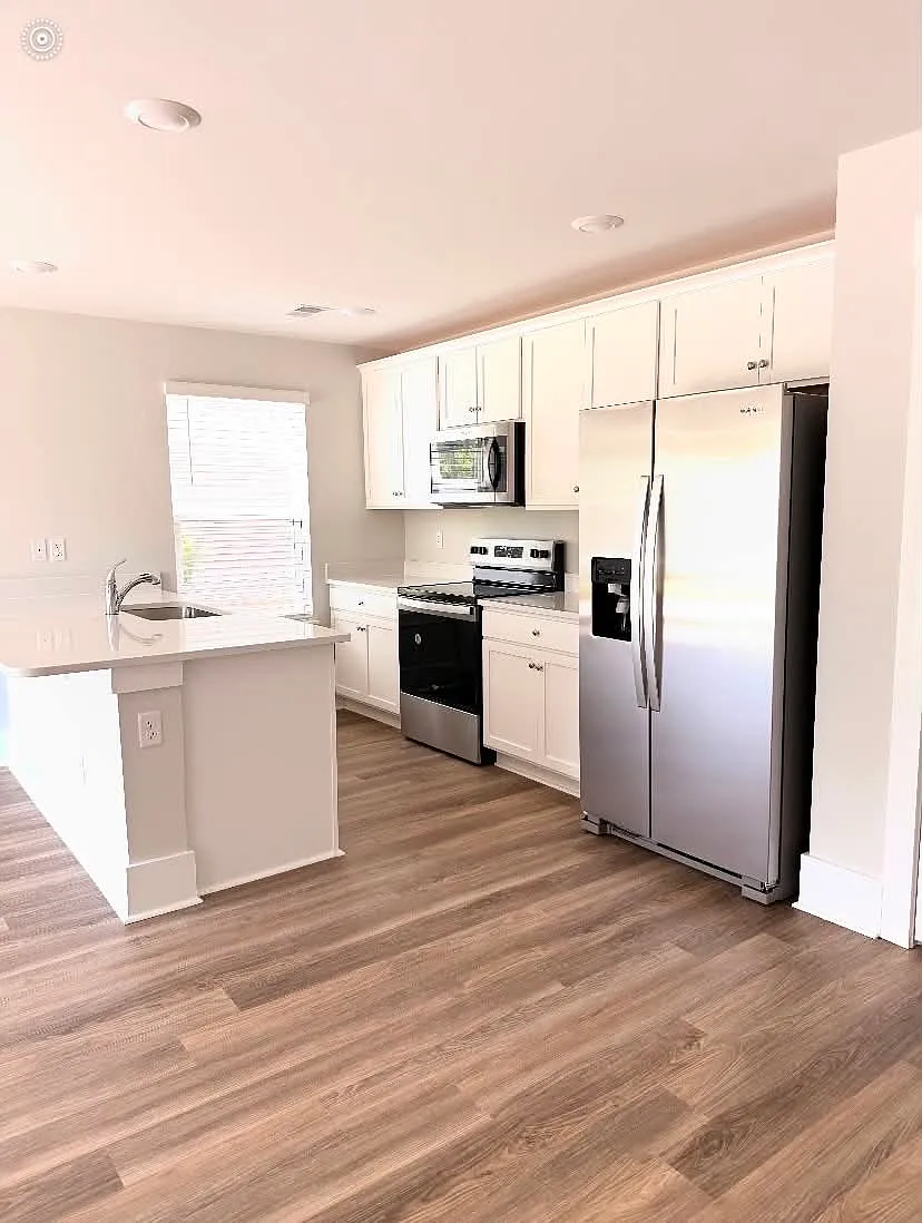 4 bed, 2.5 bath, 1555 sqft, $2,250 — Photo 4