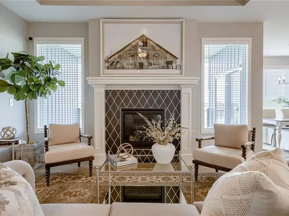 18370 W 205th St, Spring Hill, KS 66083