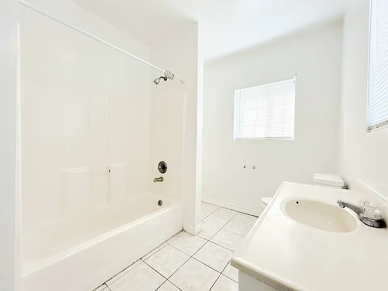 8251 S San Pedro St #4 — Photo 15