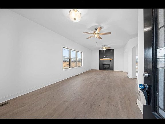 4th image of 159 Autumnwood Blvd