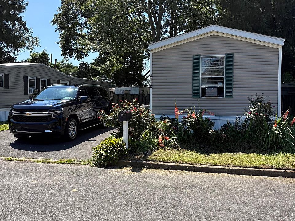 1st image of 4115 Davis Dr