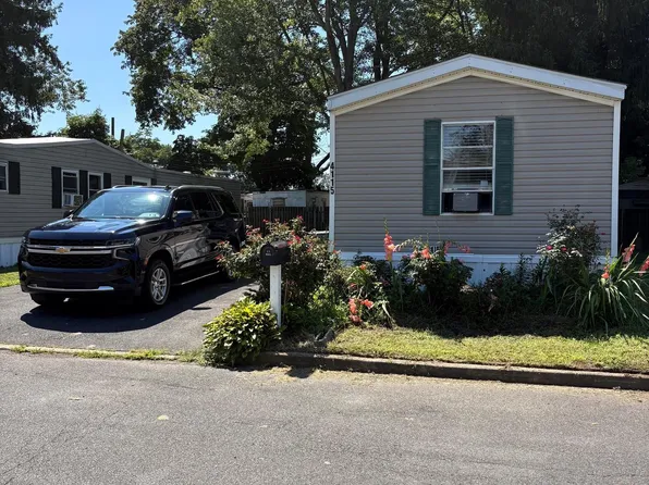 4115 Davis Dr, Morrisville, PA 19067