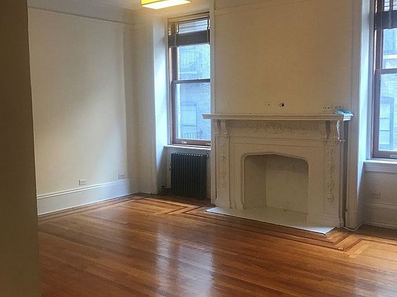 4th image of 527 Cathedral Pkwy #35