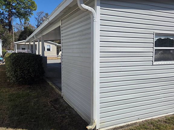 5th image of 287 Charlotte Cir E