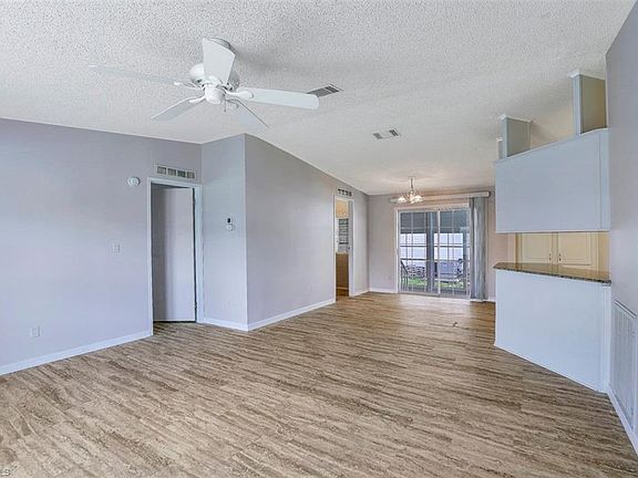 4th image of 217 Grosbeak Ln #217