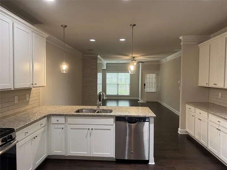 3772 Ledgemont Dr — Photo 12
