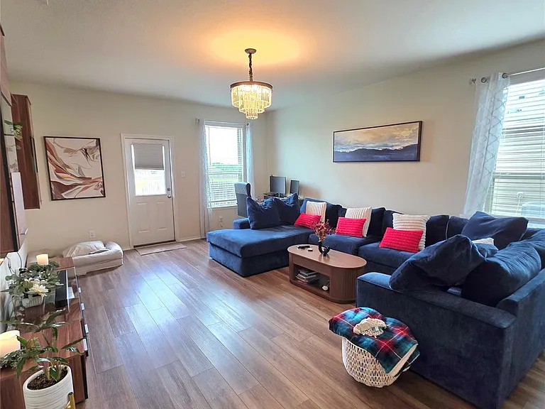 350 Bedford Falls Ln — Photo 4